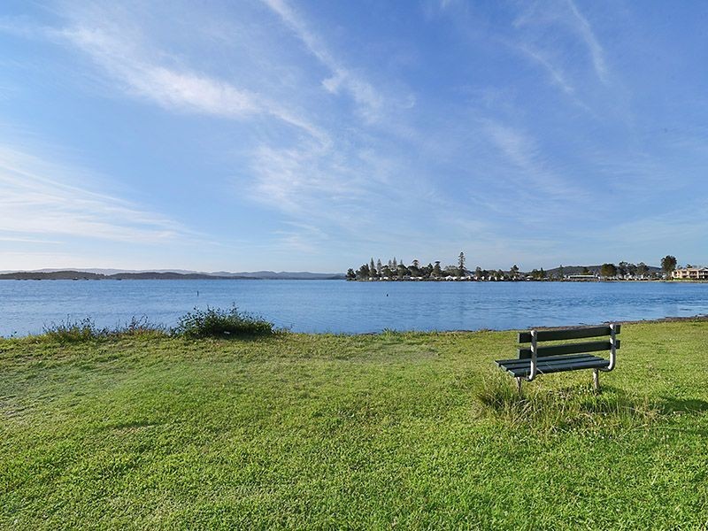 4 Thompson Street, Belmont South NSW 2280