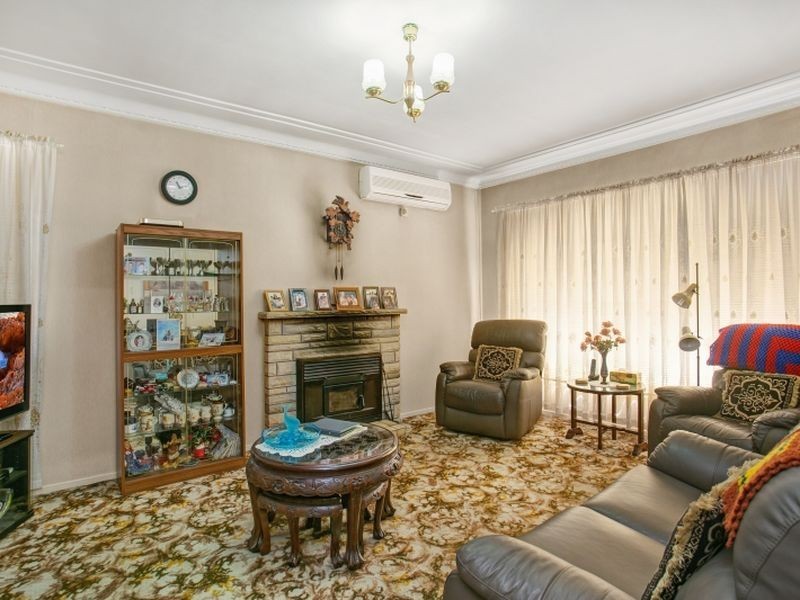 2 Tomaga Parade, Mount Hutton NSW 2290