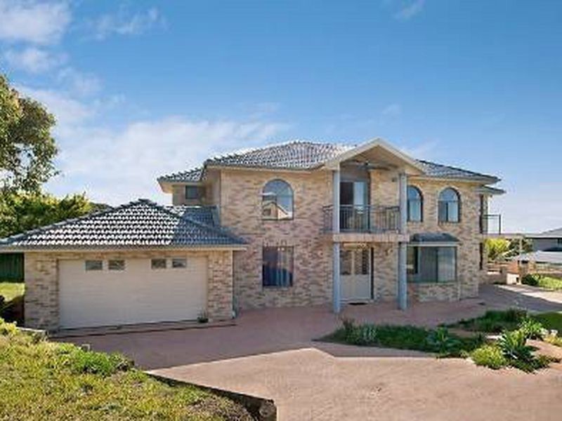 2 Spoon Rocks Road, Caves Beach NSW 2281