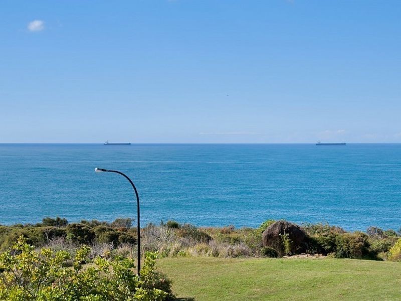 2 Spoon Rocks Road, Caves Beach NSW 2281
