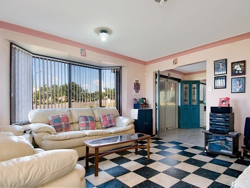 2 Spoon Rocks Road, Caves Beach NSW 2281