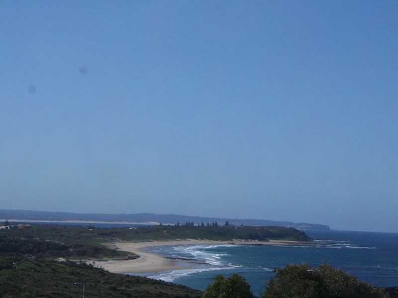 2 Spoon Rocks Road, Caves Beach NSW 2281