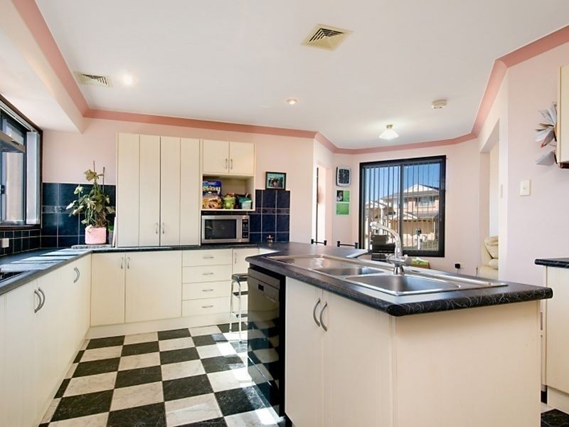 2 Spoon Rocks Road, Caves Beach NSW 2281