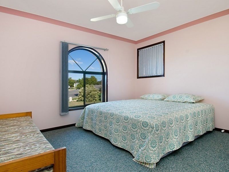 2 Spoon Rocks Road, Caves Beach NSW 2281