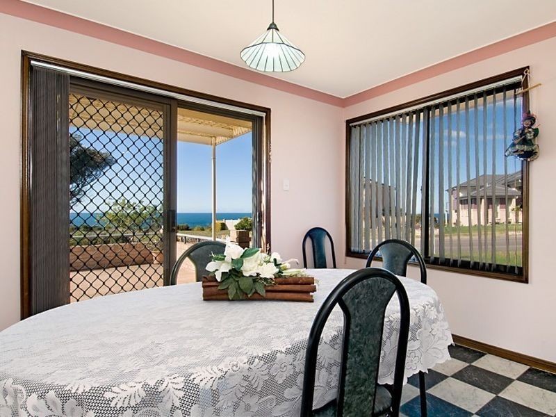 2 Spoon Rocks Road, Caves Beach NSW 2281