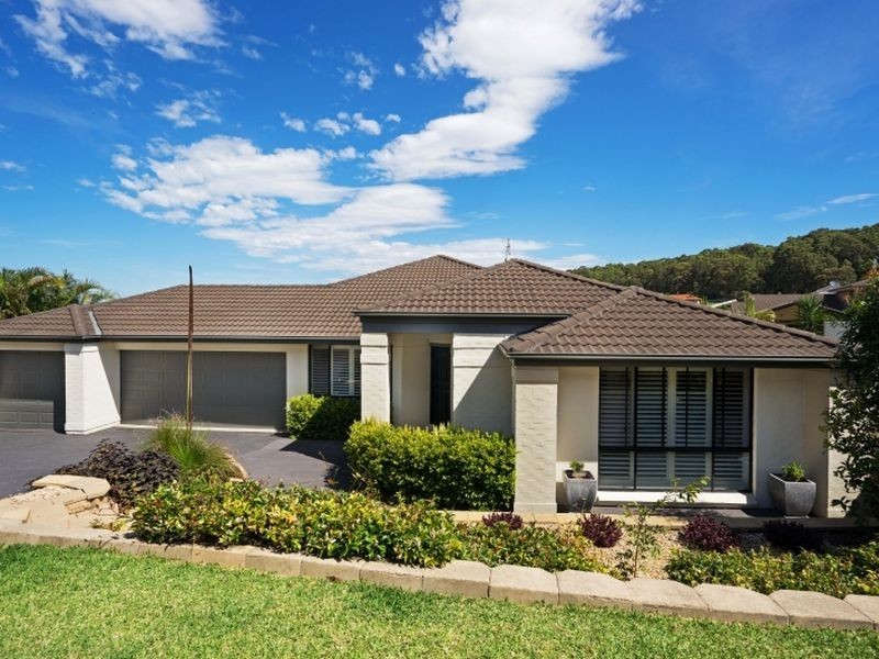 12 Whipbird Way, Belmont NSW 2280