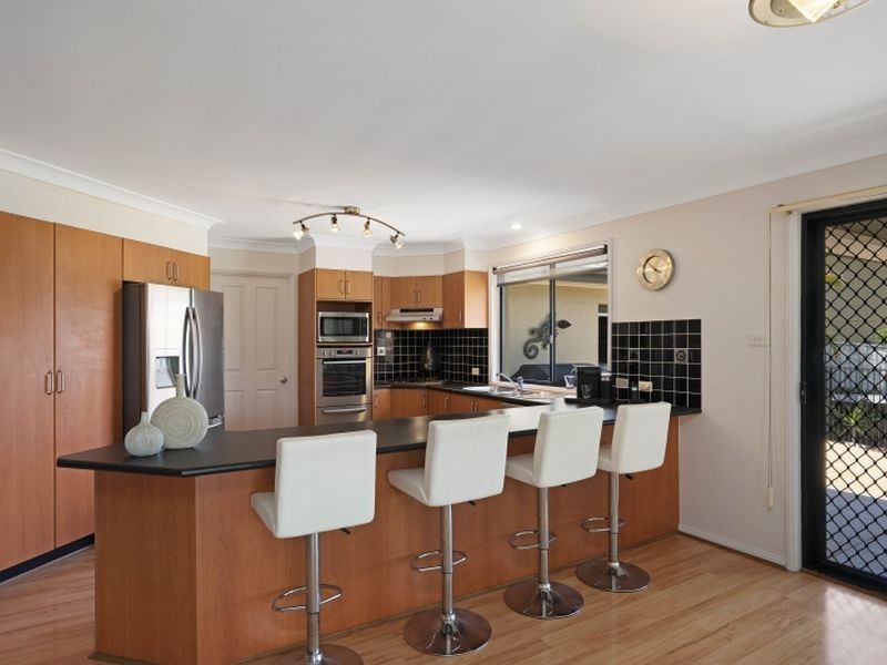 12 Whipbird Way, Belmont NSW 2280