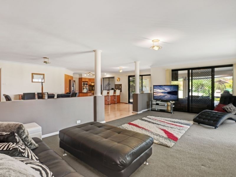 12 Whipbird Way, Belmont NSW 2280