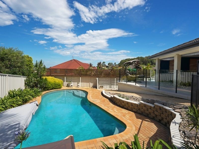 12 Whipbird Way, Belmont NSW 2280