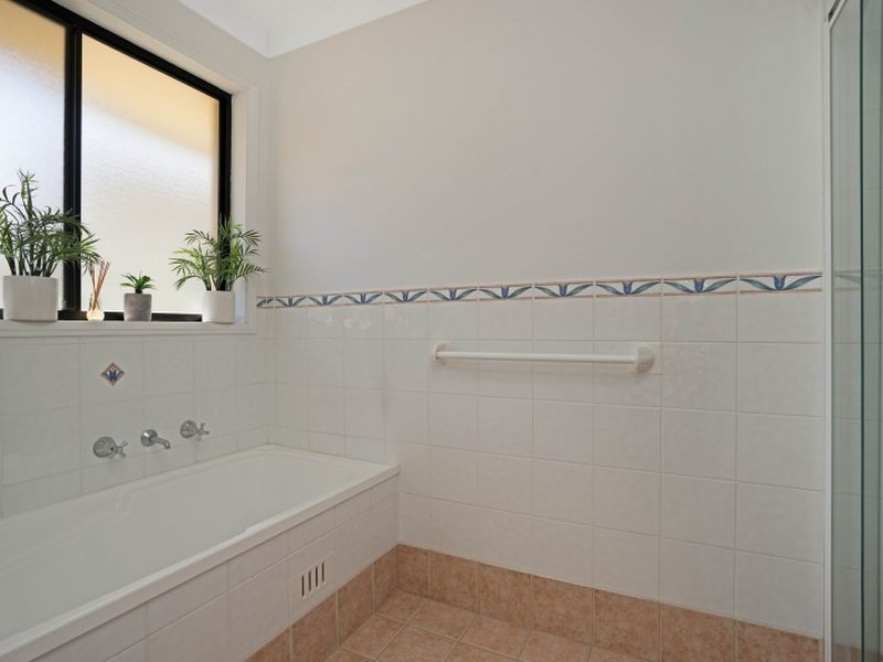 12 Whipbird Way, Belmont NSW 2280