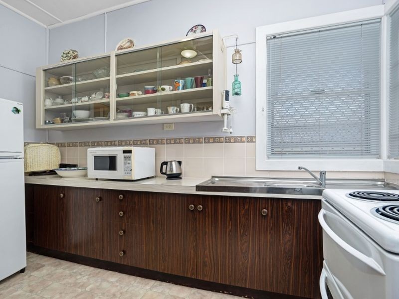 9 Henry Street, Belmont NSW 2280