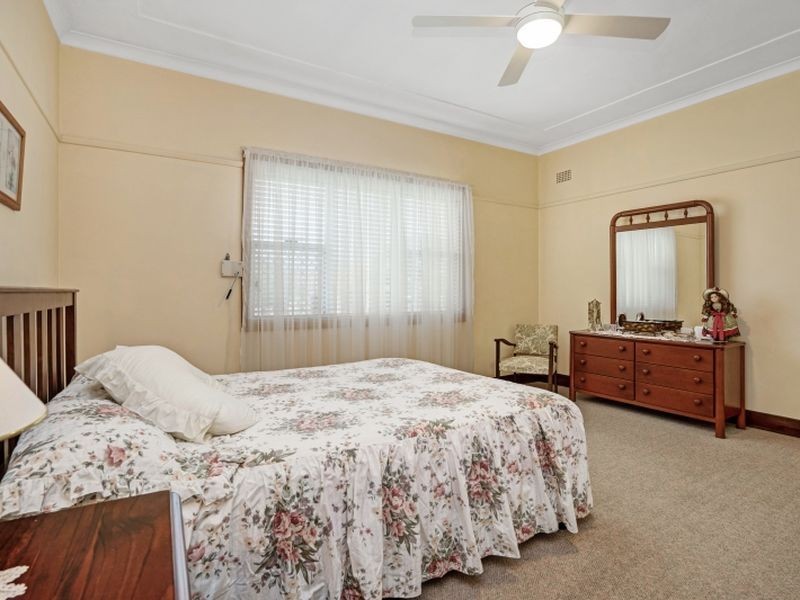 9 Henry Street, Belmont NSW 2280