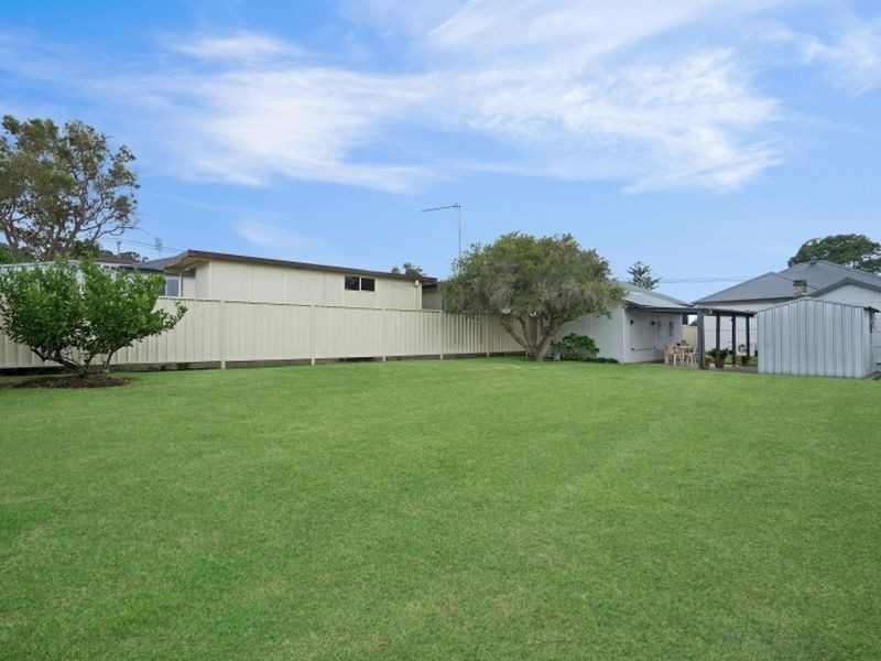 9 Henry Street, Belmont NSW 2280