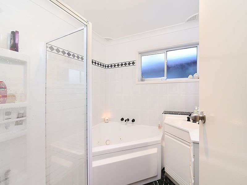 2 Civic Avenue, Caves Beach NSW 2281