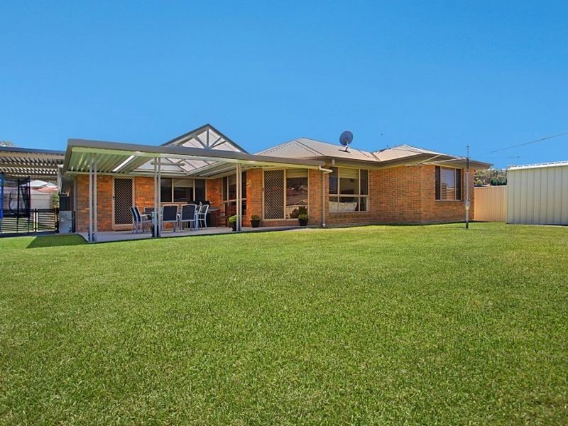 39 Green Point Drive, Belmont NSW 2280