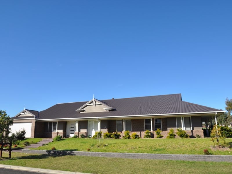 8 Tallowood Drive, Gunnedah NSW 2380