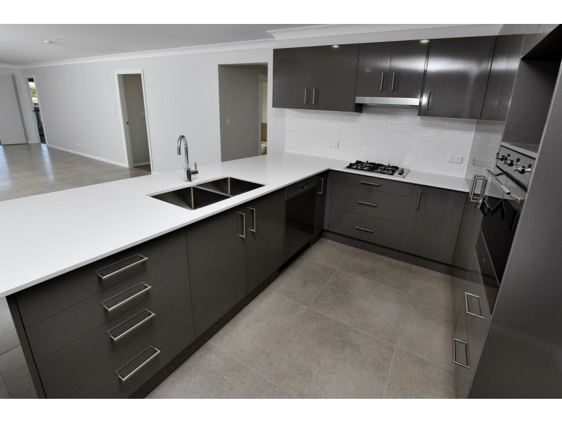 1/2 Bottlebrush Avenue, Gunnedah NSW 2380