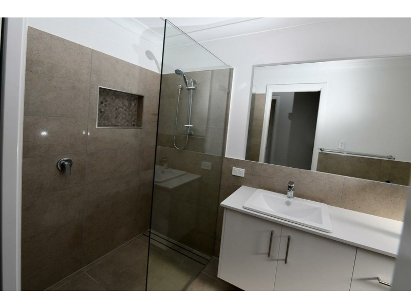 1/2 Bottlebrush Avenue, Gunnedah NSW 2380