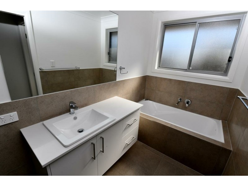 1/2 Bottlebrush Avenue, Gunnedah NSW 2380