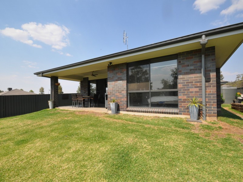 18 Bottlebrush Ave, Gunnedah NSW 2380