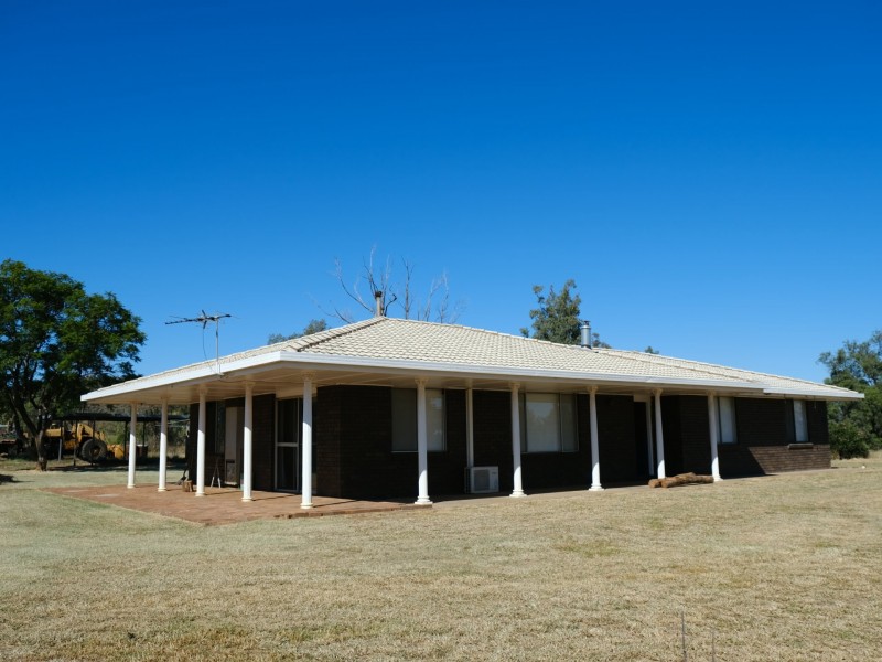 - “Millimbri”, Oxley Highway, Mullaley NSW 2379