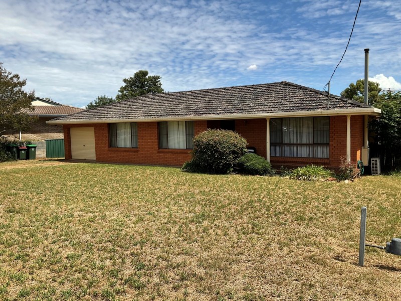 24 Palmer Crescent, Gunnedah NSW 2380