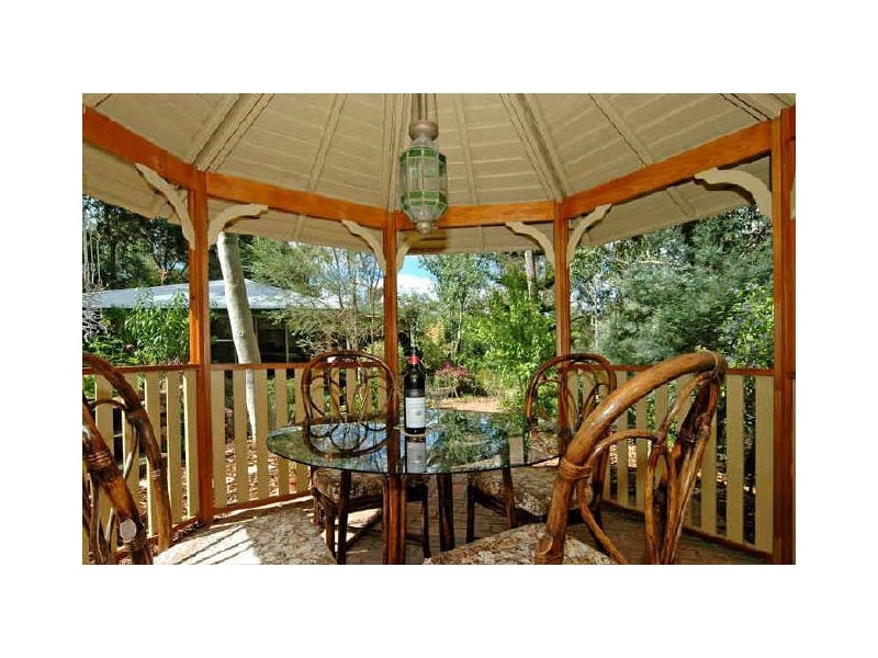 83 Hardey Rd, Glen Forrest WA 6071