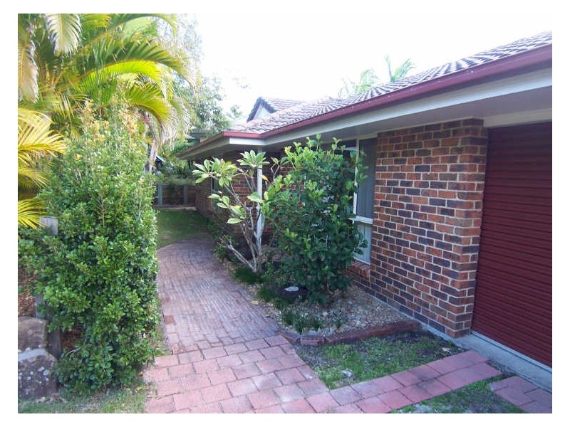 6 BOTTLEBRUSH CRESCENT, Suffolk Park NSW 2481