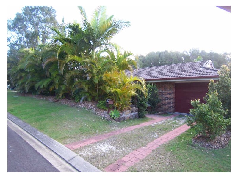 6 BOTTLEBRUSH CRESCENT, Suffolk Park NSW 2481