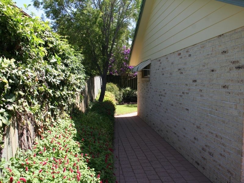 2/4 Hazelwood Close, Suffolk Park NSW 2481