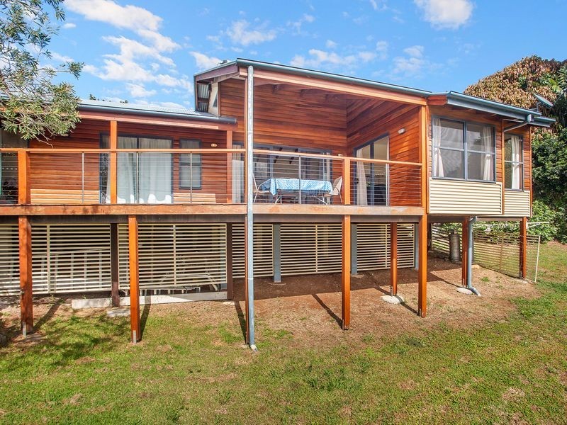 1 Narooma Drive, Ocean Shores NSW 2483