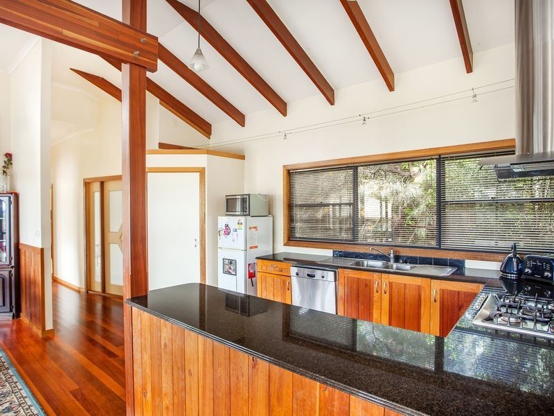 1 Narooma Drive, Ocean Shores NSW 2483