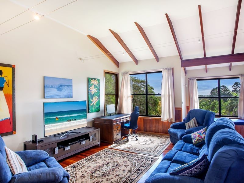 1 Narooma Drive, Ocean Shores NSW 2483