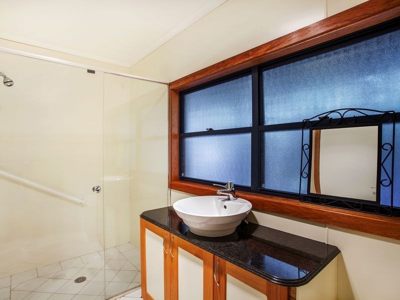 1 Narooma Drive, Ocean Shores NSW 2483