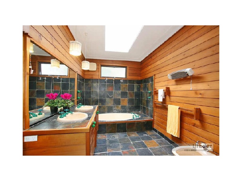 8 Manning Parade, Dundas Valley NSW 2117