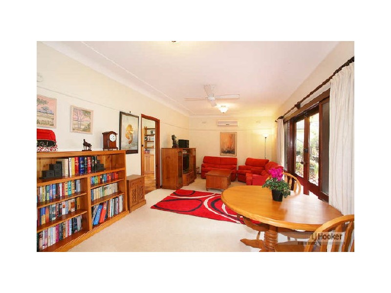 8 Manning Parade, Dundas Valley NSW 2117