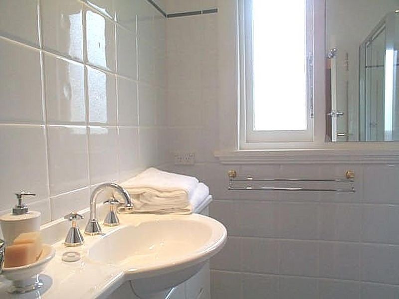 17 Raeburn Avenue, Castlecrag NSW 2068