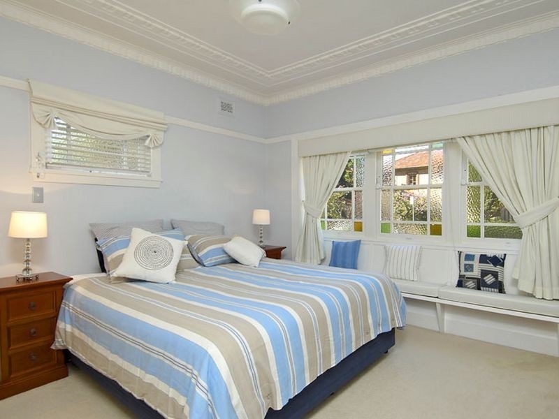 4 Raeburn Avenue, Castlecrag NSW 2068