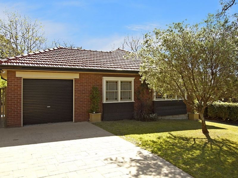 4 Raeburn Avenue, Castlecrag NSW 2068