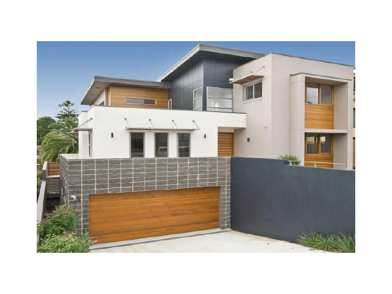 11 Raeburn Avenue, Castlecrag NSW 2068