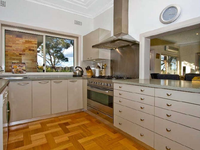 25 Raeburn Avenue, Castlecrag NSW 2068