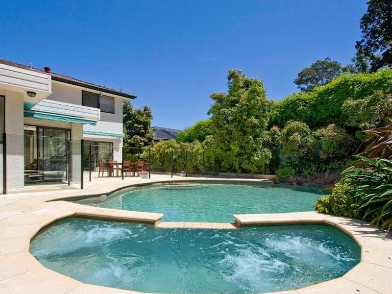 25 Sugarloaf Crescent, Castlecrag NSW 2068