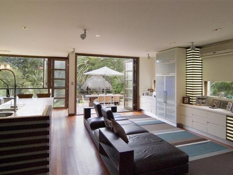 6 Sugarloaf Crescent, Castlecrag NSW 2068