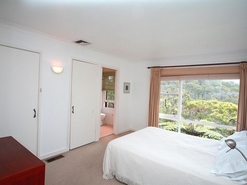 10 Cherry Place, Castle Cove NSW 2069