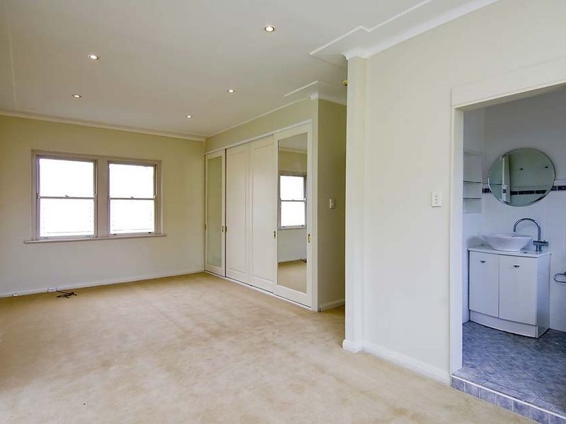 292 Eastern Valley Way, Middle Cove NSW 2068