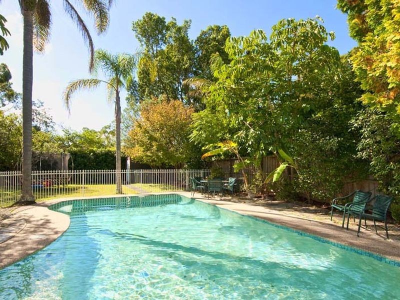 27 Sugarloaf Crescent, Castlecrag NSW 2068