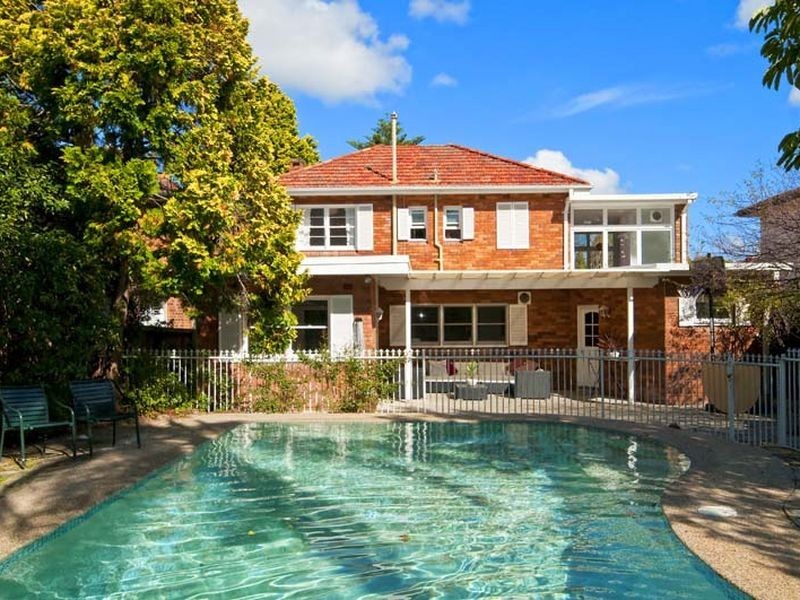 27 Sugarloaf Crescent, Castlecrag NSW 2068