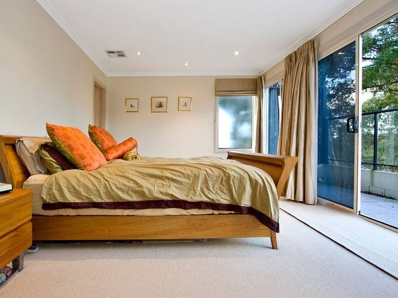 25 Raeburn Avenue, Castlecrag NSW 2068