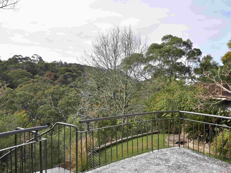 106 Sugarloaf Crescent, Castlecrag NSW 2068