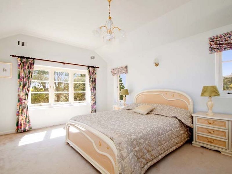 8 Sunnyside Crescent, Castlecrag NSW 2068